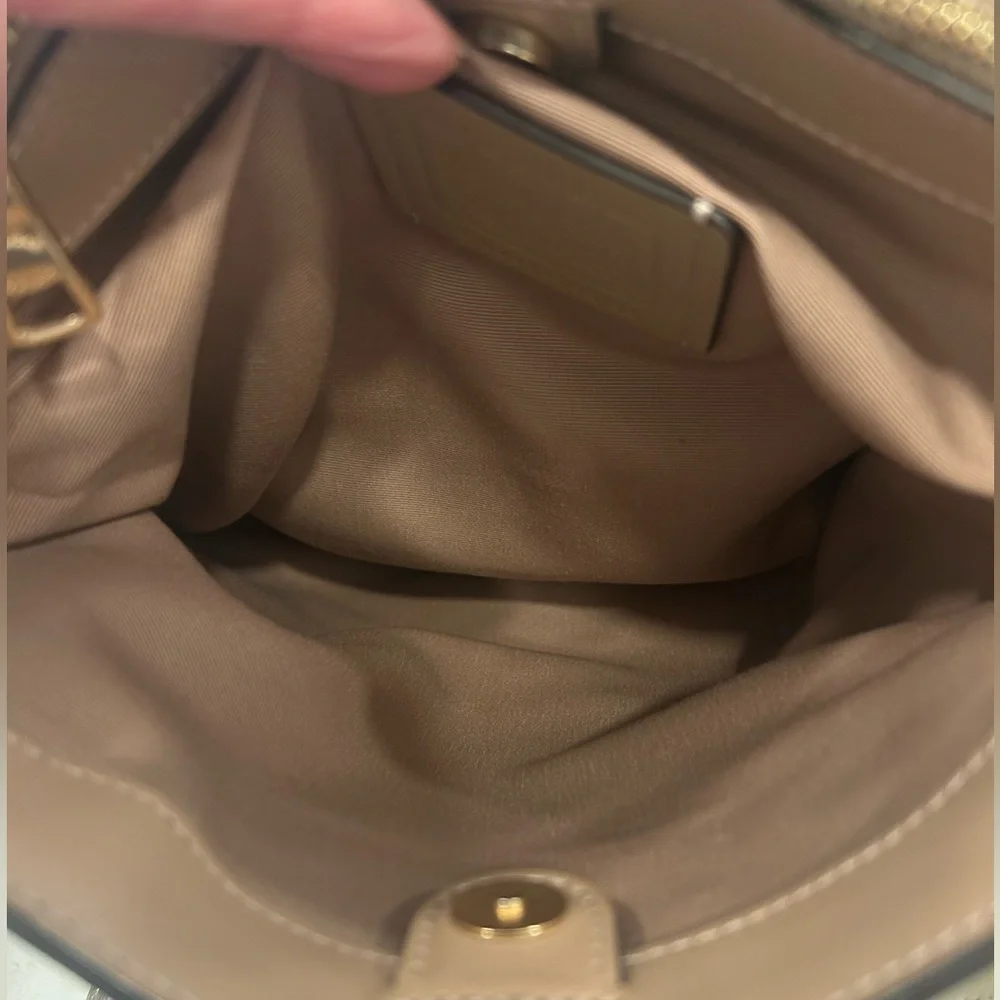 Coach Cammie Chain Bucket Bag in Light Khaki/Chalk - Picture 14 of 16